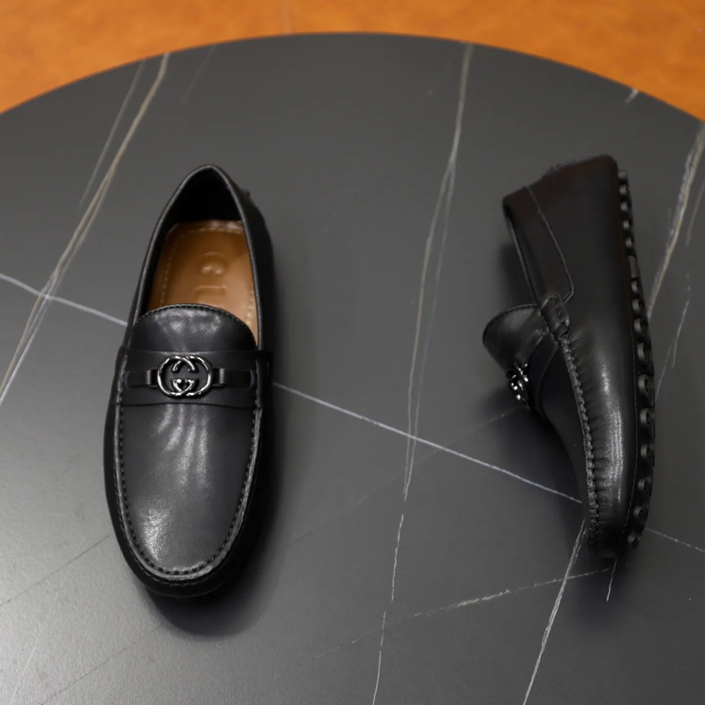 Ex-factory price: 460💰[GUCCI] Gucci ⚠️High-end men’s driving and pedal series ⚠️38-44 (customized for 45) ⚠️All original cowhide leather! Thick and soft! Made entirely of calfskin lining! Rubber sheet anti-slip beanie sole! Three-dimensional package technology! Fashionable and classic! Handicrafts! Original high quality! Feel free to compare!